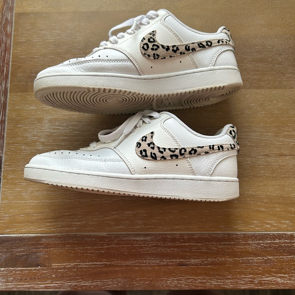 Nike 6.5 women’s shoe white with leopard